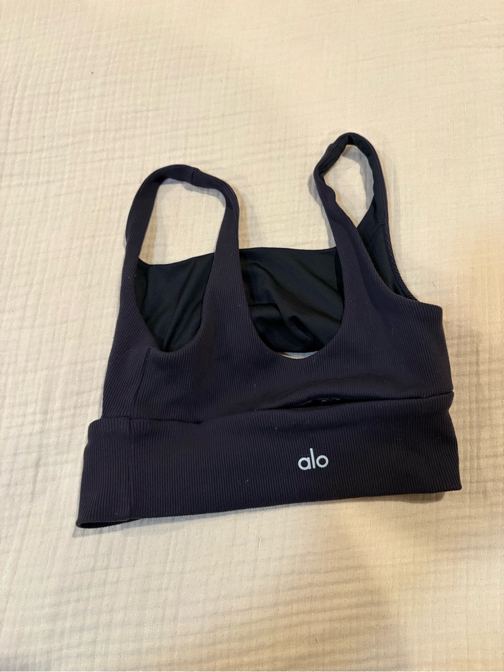 Alo Yoga Women’s Size medium Black Ribbed Slit Bra Top
